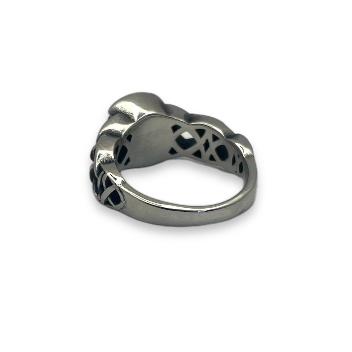 Dubh Celtic Love Knot Solitare Ring in Stainless Steel