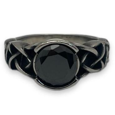 Dubh Celtic Love Knot Solitare Ring in Stainless Steel
