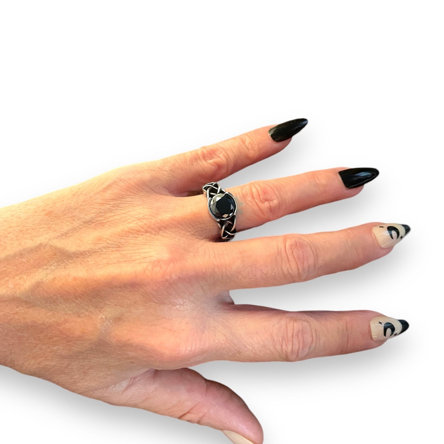 Dubh Celtic Love Knot Solitare Ring in Stainless Steel