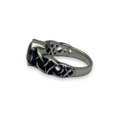 Dubh Celtic Love Knot Solitare Ring in Stainless Steel